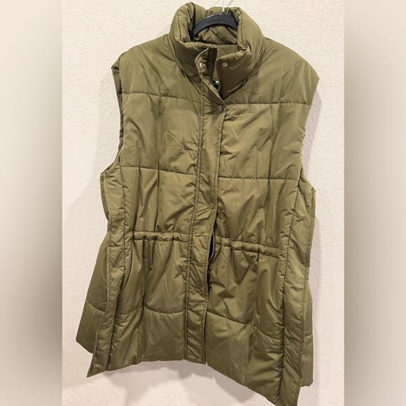 Olive Green Puffer Vest - Picture 4 of 8